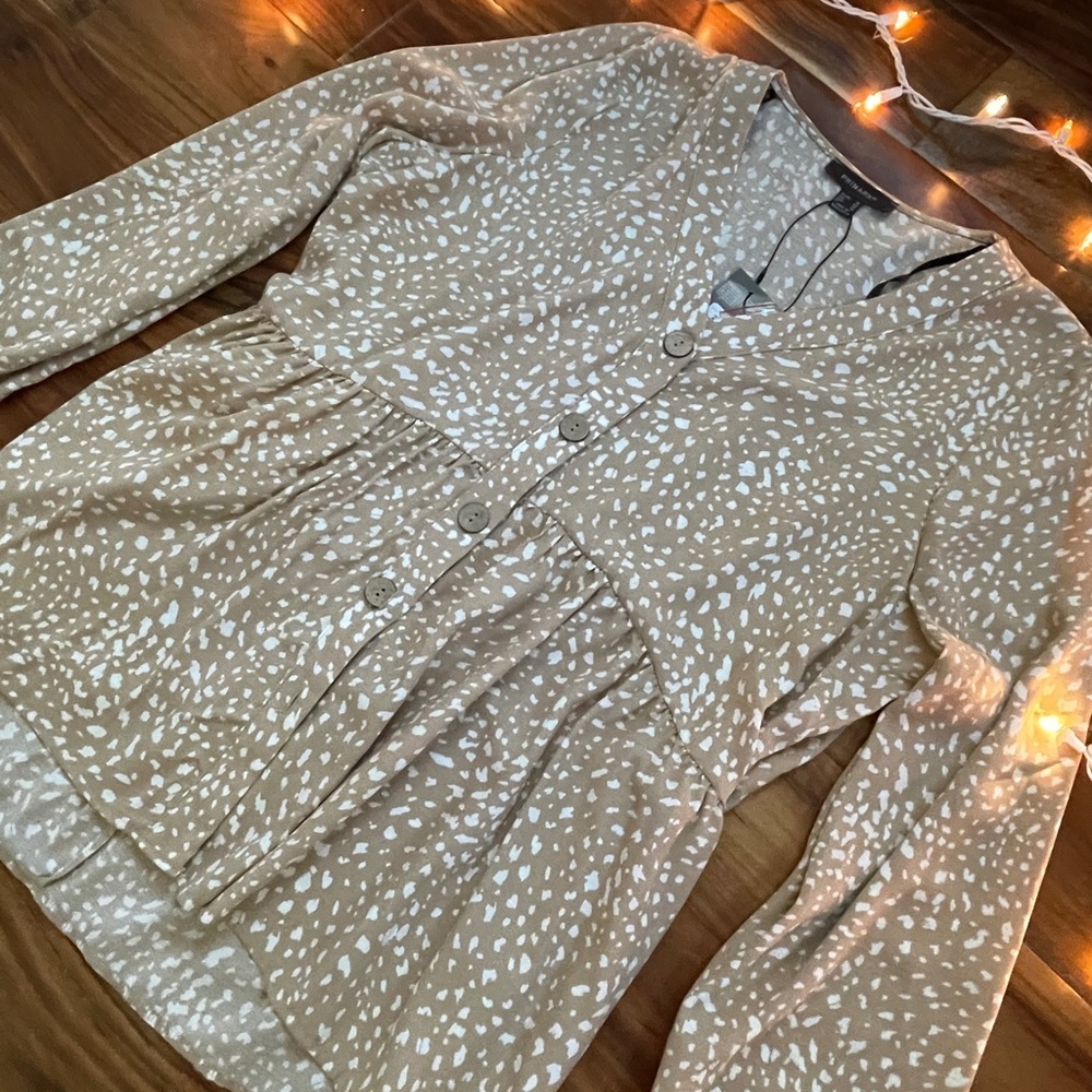 25. Woman’s blouse